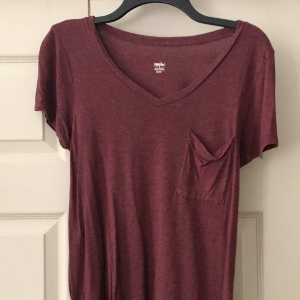 Maroon V neck.